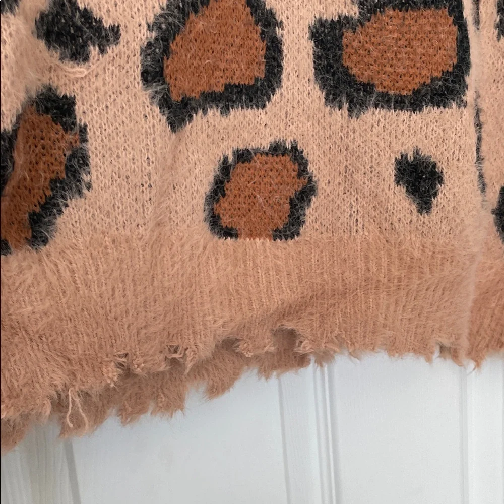 Women’s Fuzzy Animal Print Sweater M - Picture 2 of 3